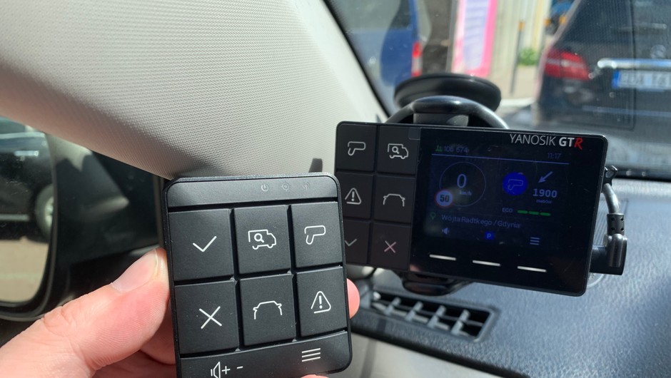 Yanosik XS
