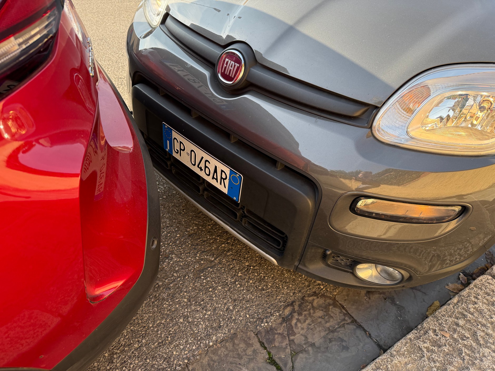 We Florencji nierzadko parkuje się "na kartkę papieru" i na 10 razy