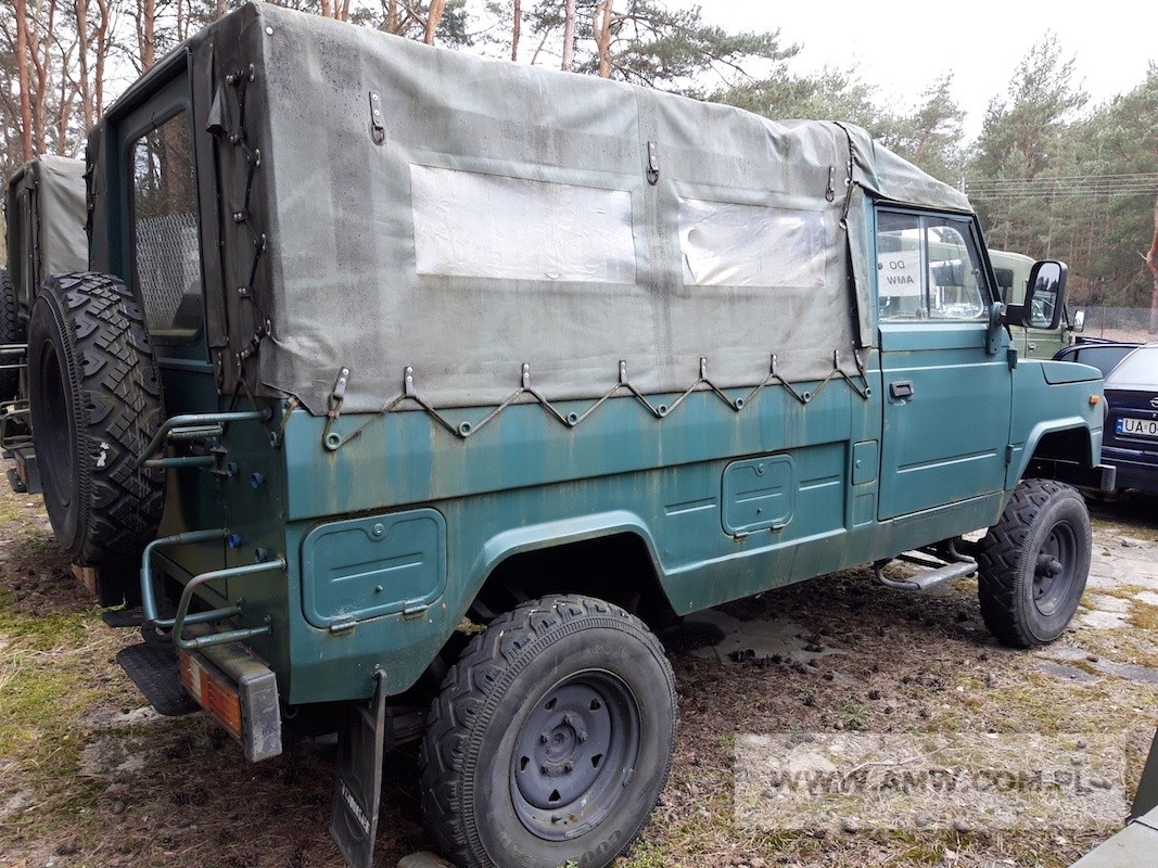 Powojskowy Honker 2000 z 2004 r. za 11 tys. zł