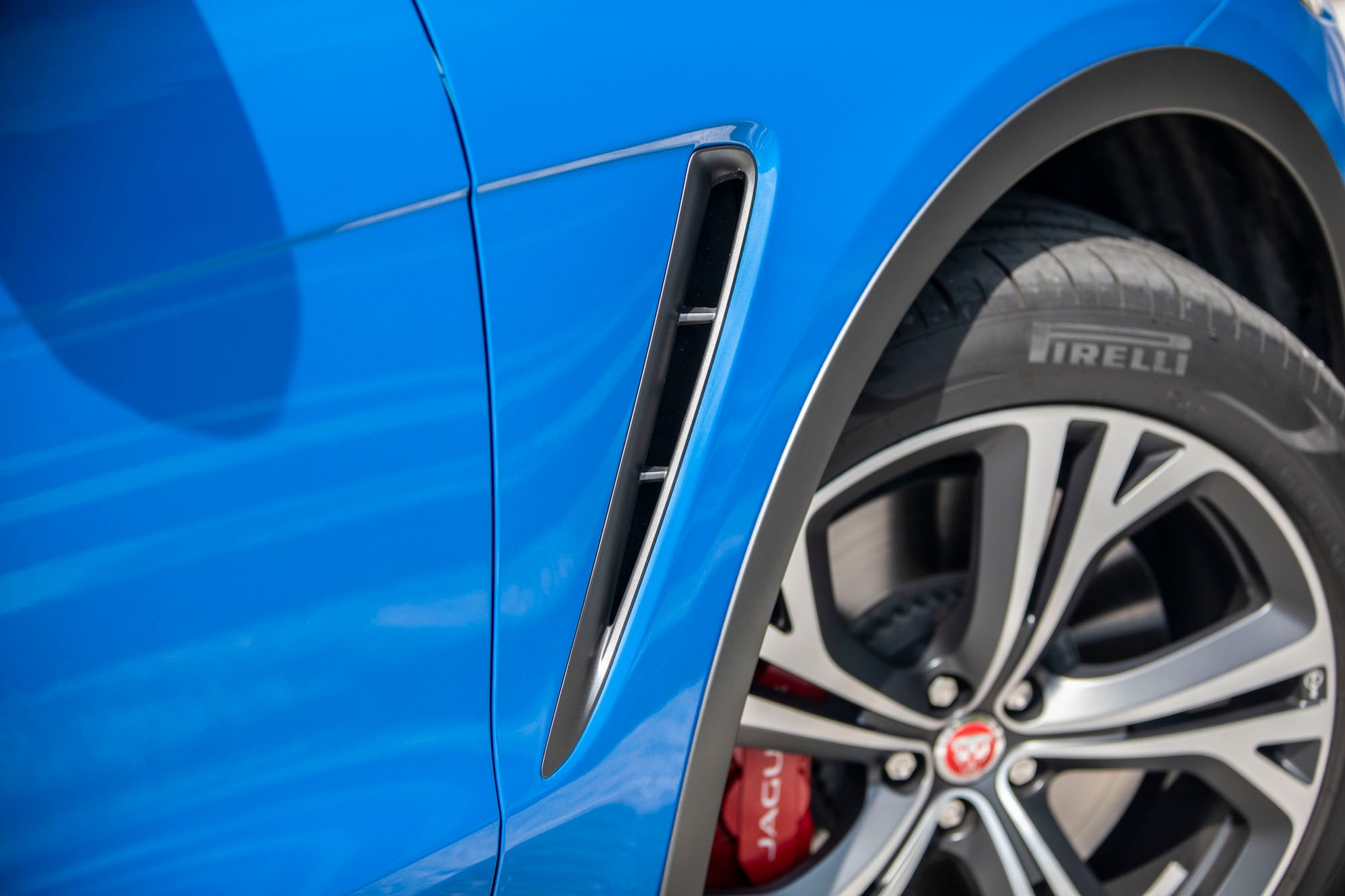 Jaguar F-Pace SVR