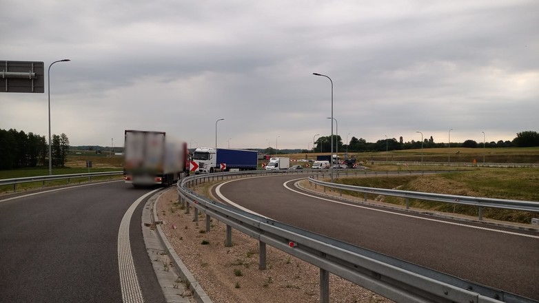 TIR próbował wjechać na ekspresówkę pod prąd