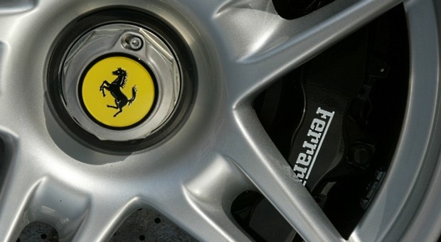 Mak polny w Ferrari