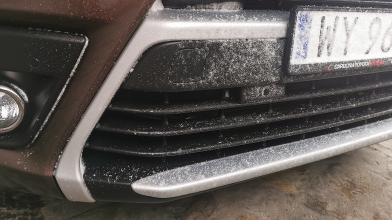 Niektóre czujniki nowoczesnych aut zaczynają wariować, gdy są pokryte cienką warstwą śniegu