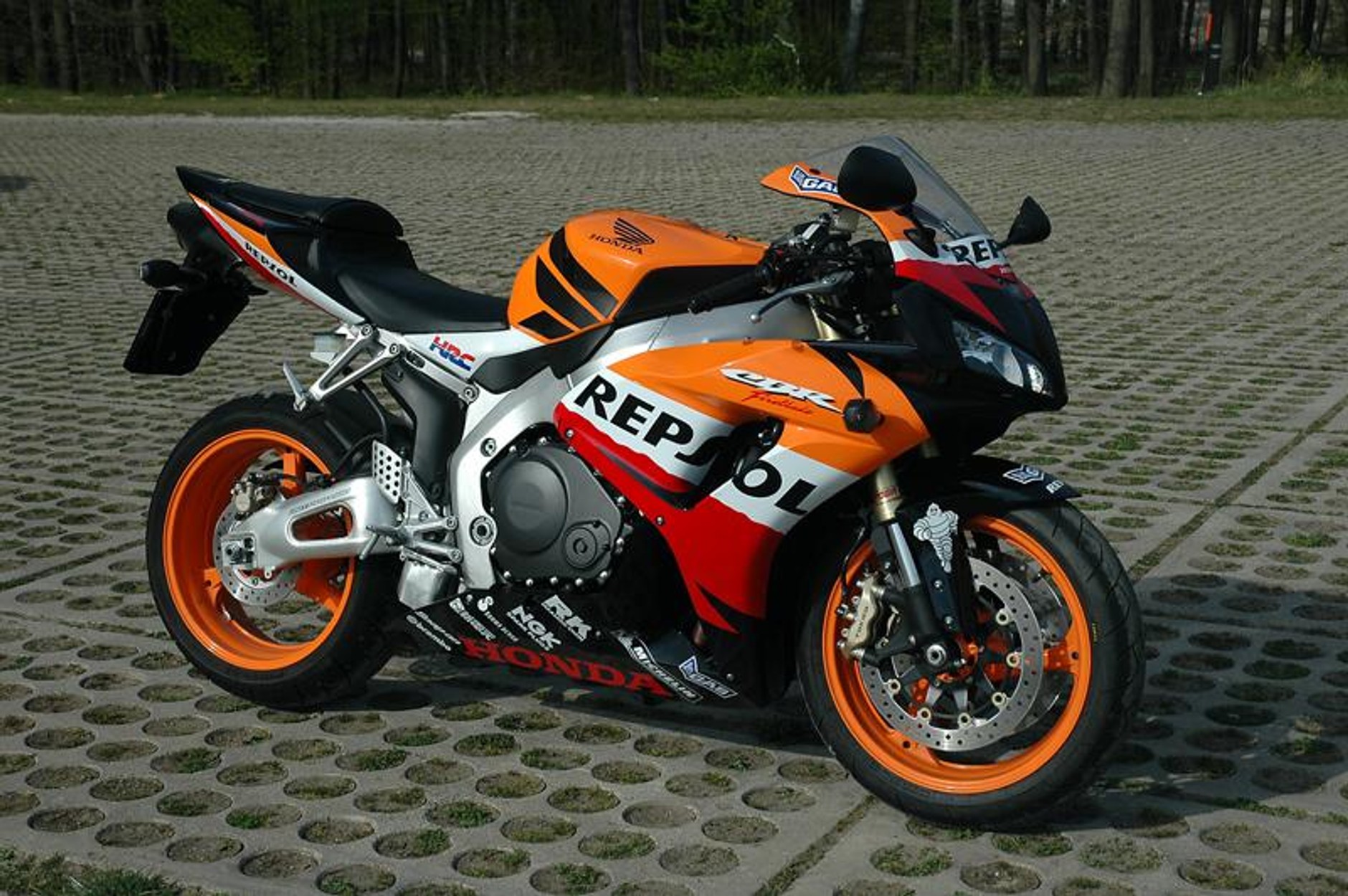 Honda CBR1000RR Fireblade Repsol replika (test)