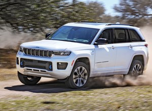 Jeździliśmy nowym Jeepem Grand Cherokee – czy hybryda da radę?