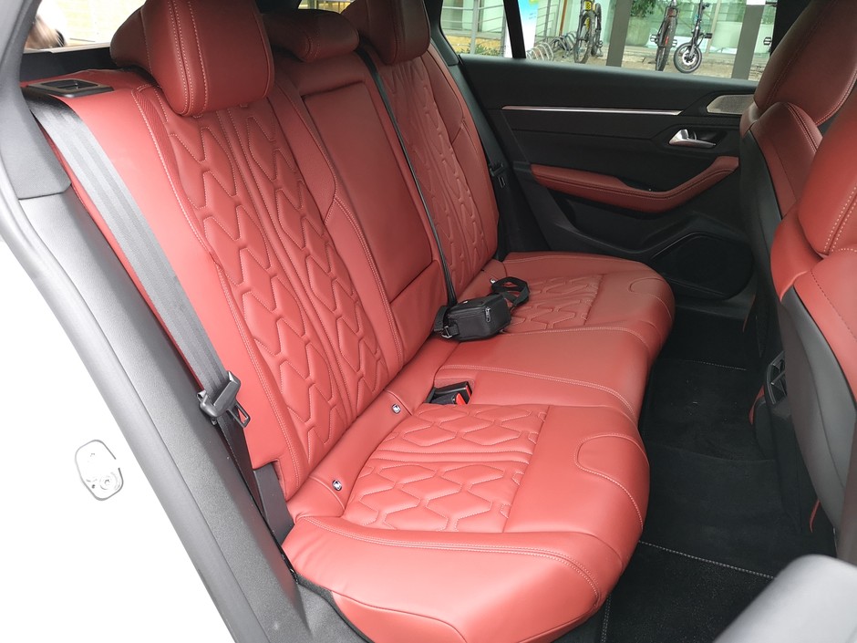 Test Peugeot 508 SW BlueHDi 160 EAT8 – najpierw styl. Potem kombi
