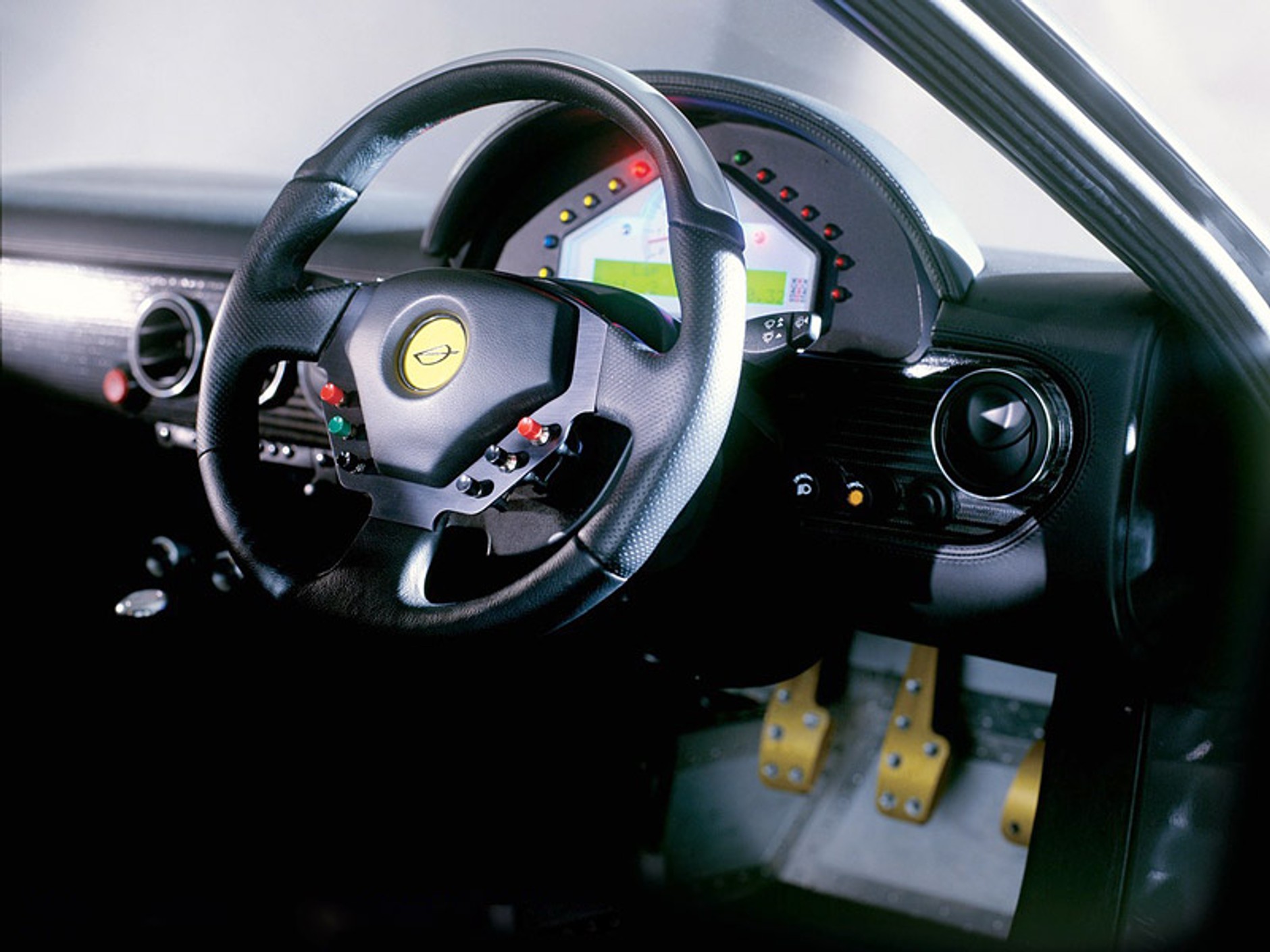 Roszada na Wyspach: Farboud zmienił nazwę na Farbio