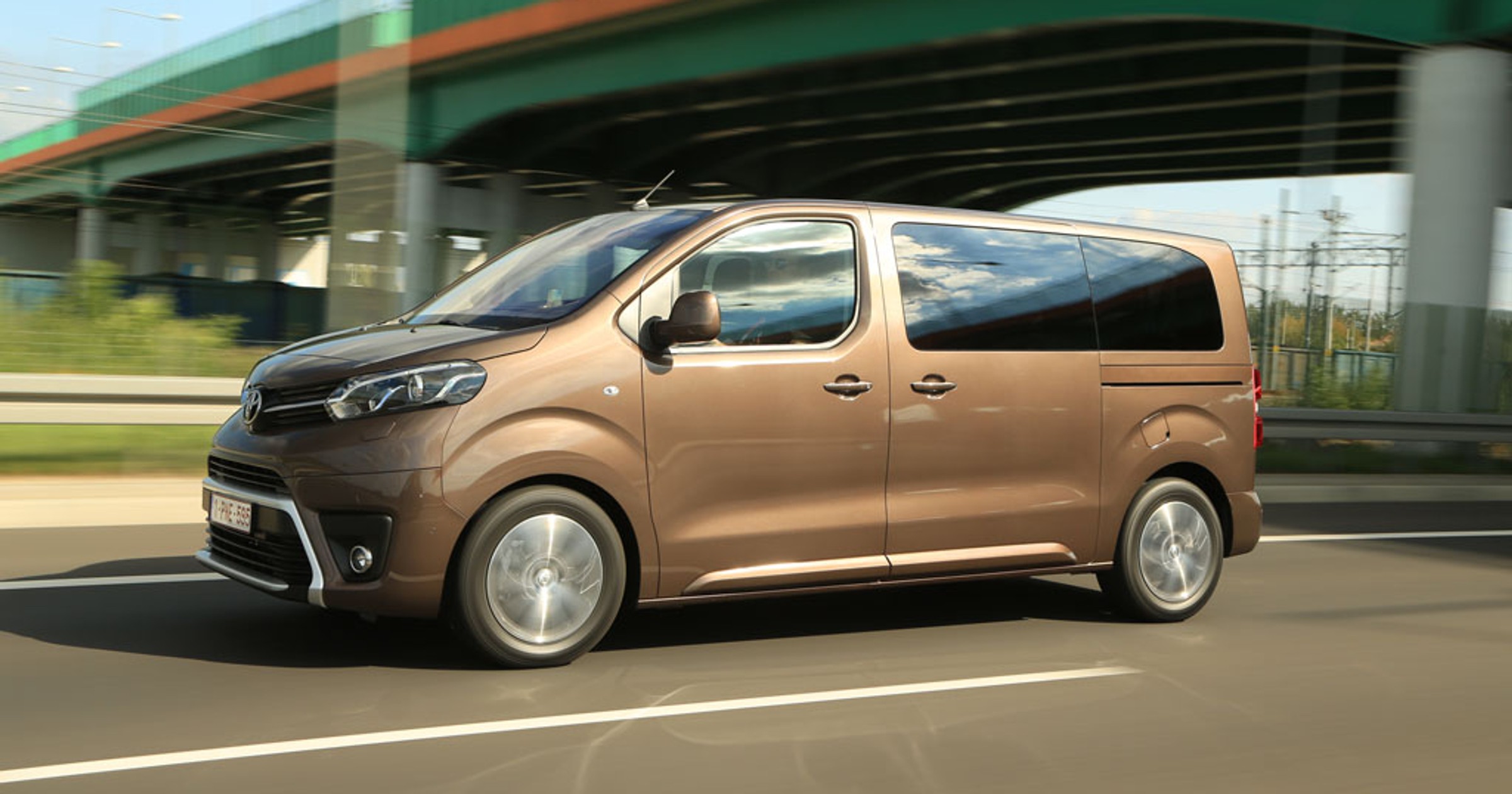 Toyota ProAce Verso Medium - pogromca Volkswagena T6?