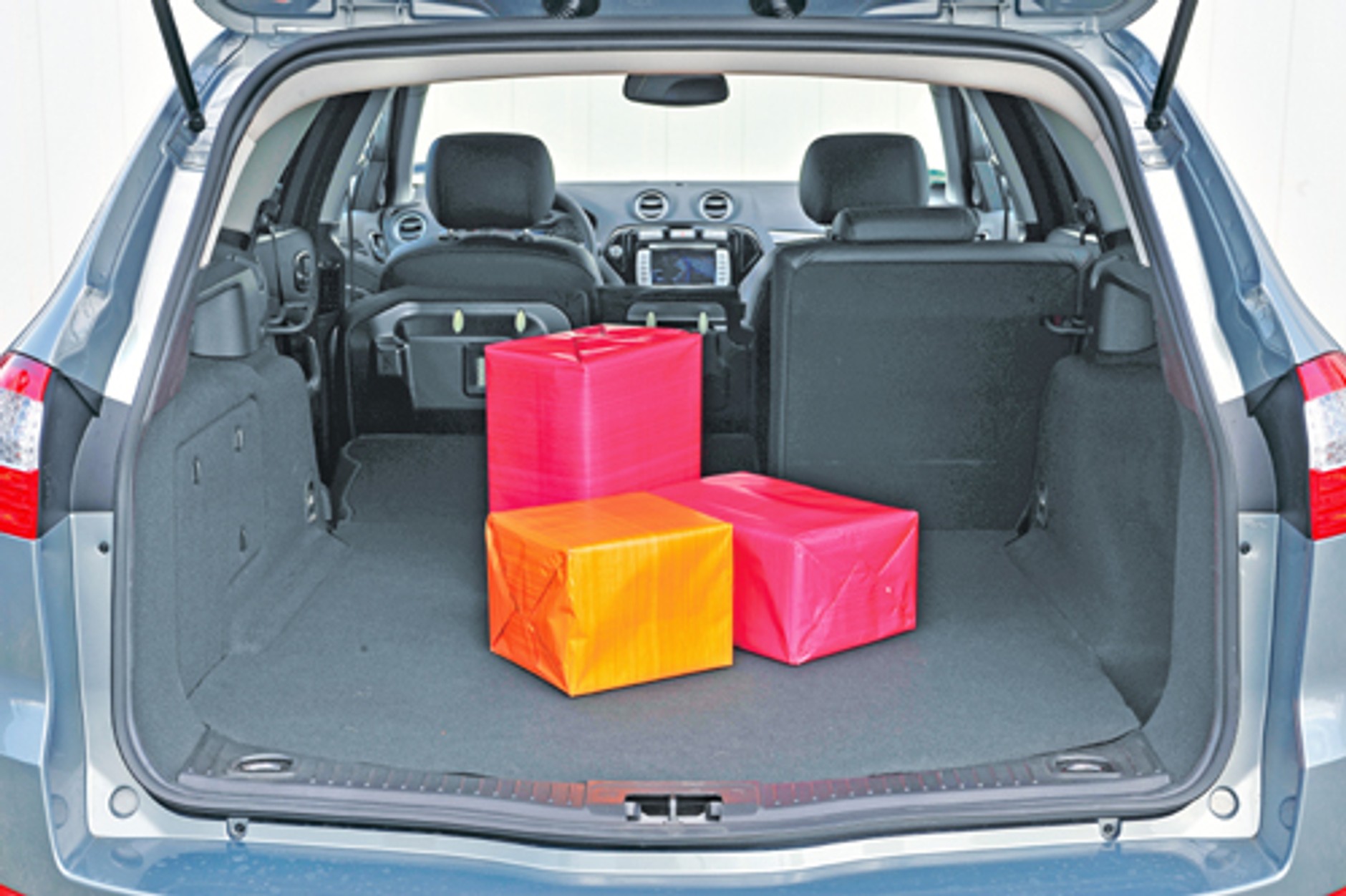 Volkswagen Passat kontra Renault Laguna, Ford Mondeo i Citroen C5 - Nowe turbo kombi na wakacje