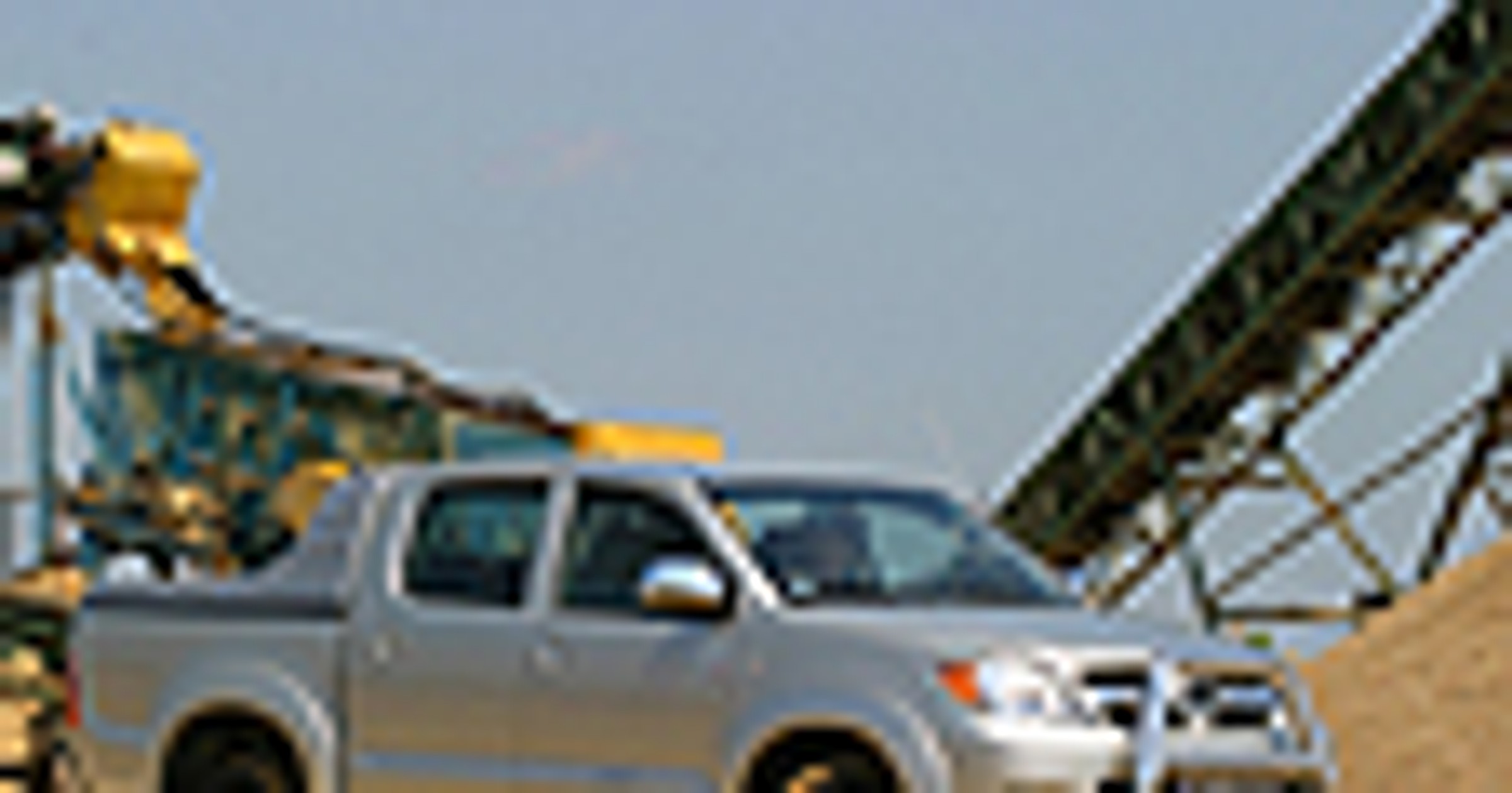 Toyota Hilux 2.5 D-4D SR5 - Twardziel przez duże T