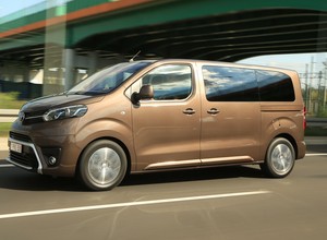 Nowe obostrzenia dotyczące jazdy samochodem - w busie mniej osób niż w kombi!