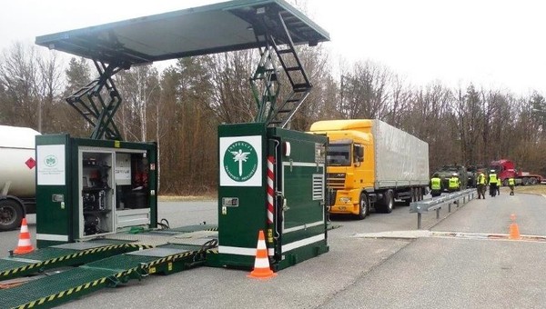 Prezydent podpisał ustawę wprowadzającą mobilną kontrolę autobusów i ciężarówek
