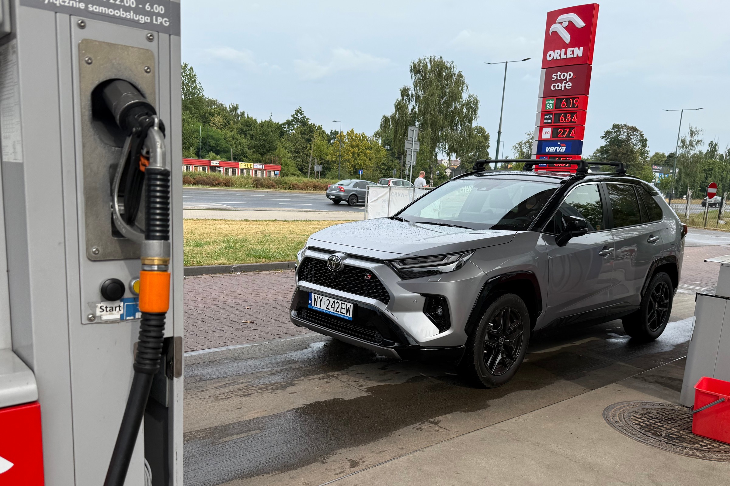 Zatankowałeś na Orlenie, a faktury w KSeF nie ma. Doradca podatkowy wyjaśnia, dlaczego