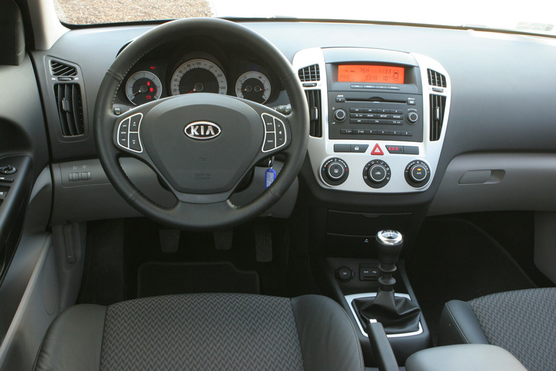 Ford Focus kontra Kia ceed i Toyota Auris: czy każdy sposób na oszczędzanie jest dobry?