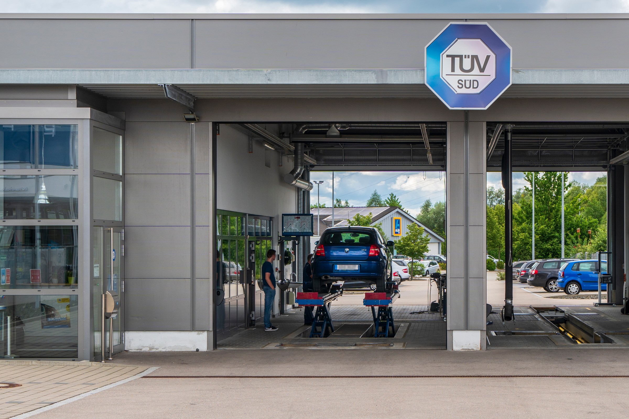 Nowy raport TÜV. Bezlitośni diagności z Niemiec wskazali najgorsze i najlepsze auta