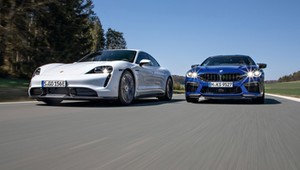BMW M8 Competition Gran Coupe kontra Porsche Taycan Turbo S - kto ma rację?