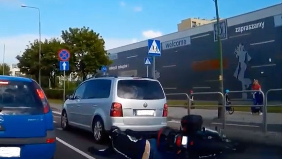 Czy przepuszczanie pieszych jest zachowaniem nagannym - są tacy co tak twierdzą