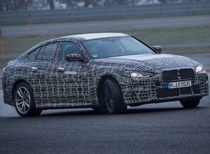 BMW i4 już jeździ – podobno „jak każde prawdziwe BMW”!