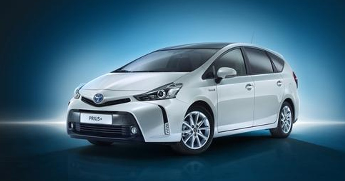 Toyota_Prius_plus_Shot1_F3_4_Final_Blue
