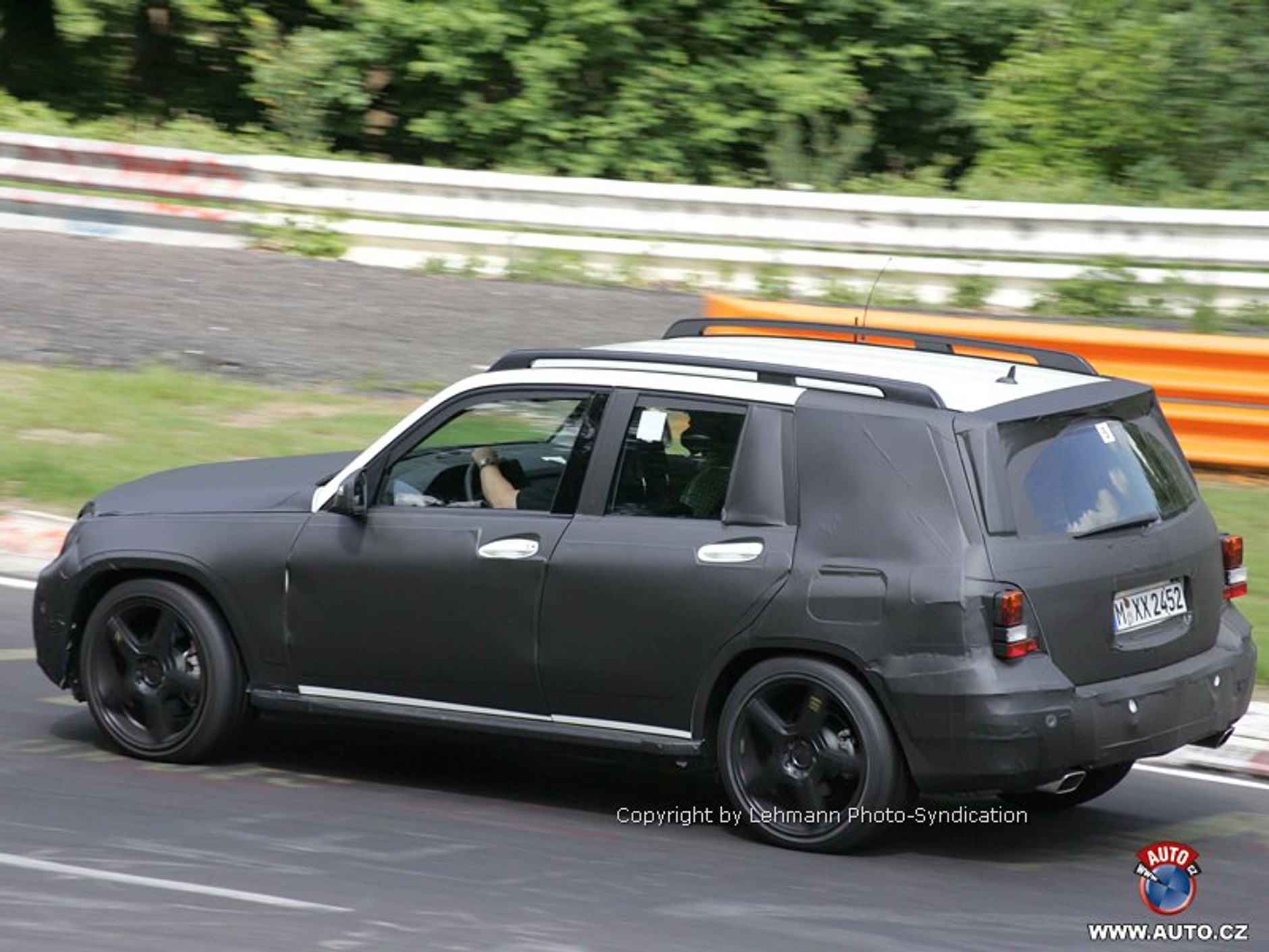 Zdjęcia szpiegowskie: Mercedes-Benz GLK nie będzie miał łatwo