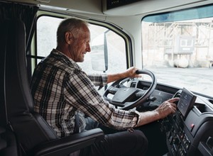 Tymczasowe zmiany czasu prowadzenia TIR-ów: 11 godzin jazdy dziennie