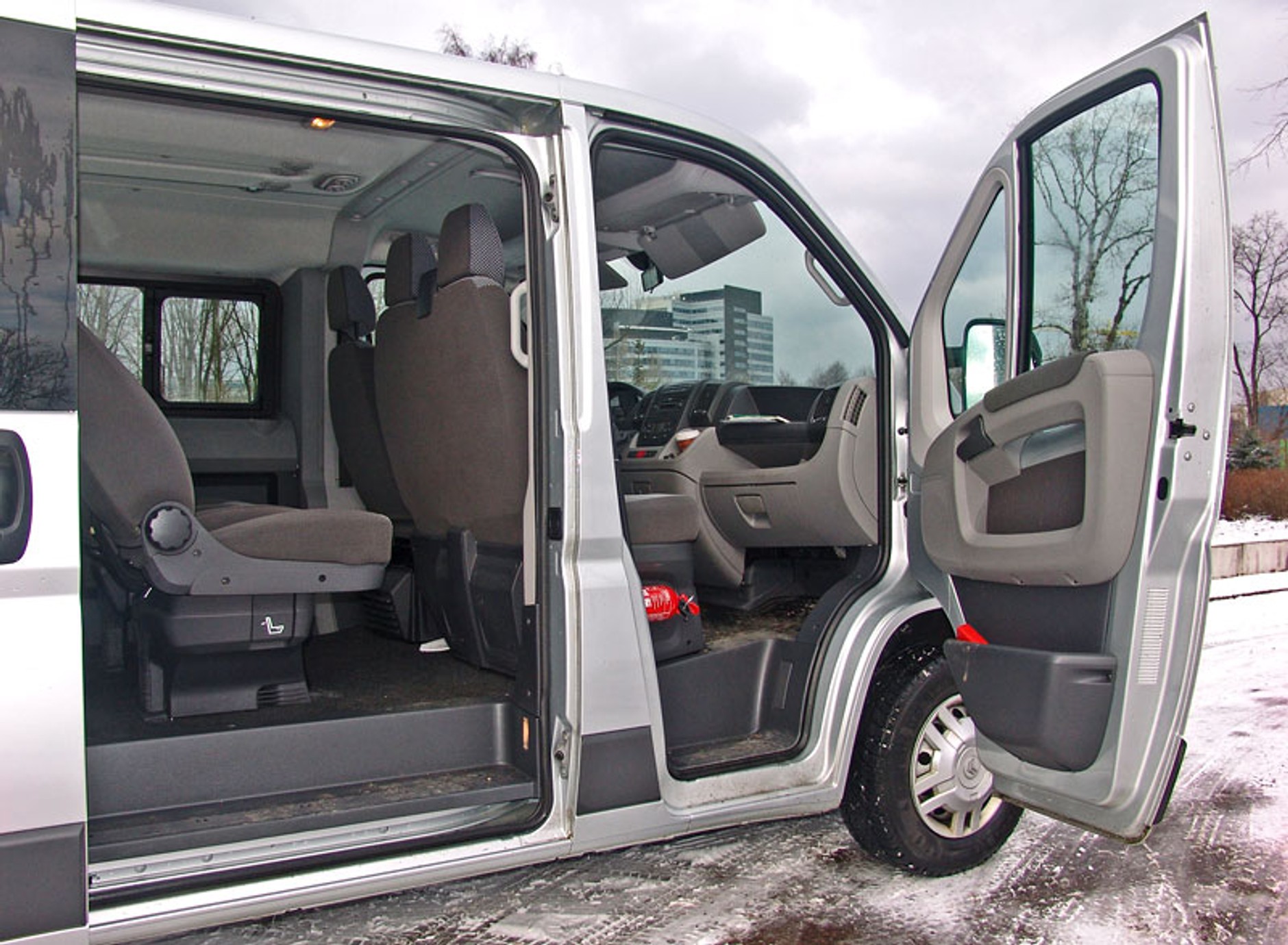 Citroën Jumper 2,2 HDi 120 Kombi: mały autobus i ciężarówka