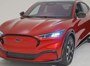 Ford Mustang Mach-E - czy elektryczny SUV powinien być Mustangiem?