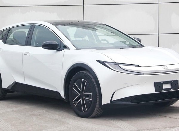 Wyciekły zdjęcia: tak wygląda nowa Toyota z chińskim napędem BYD