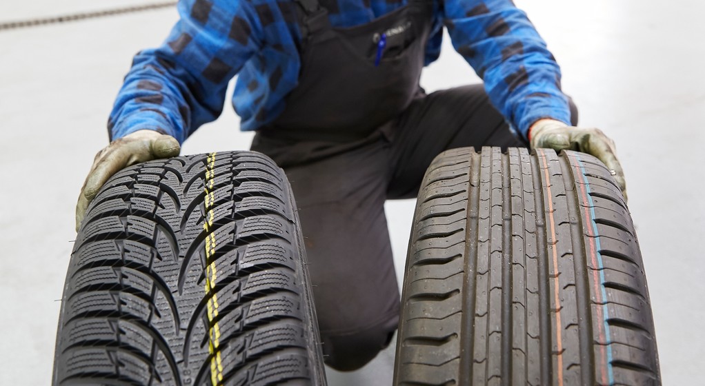 Kolorowe paski na oponach