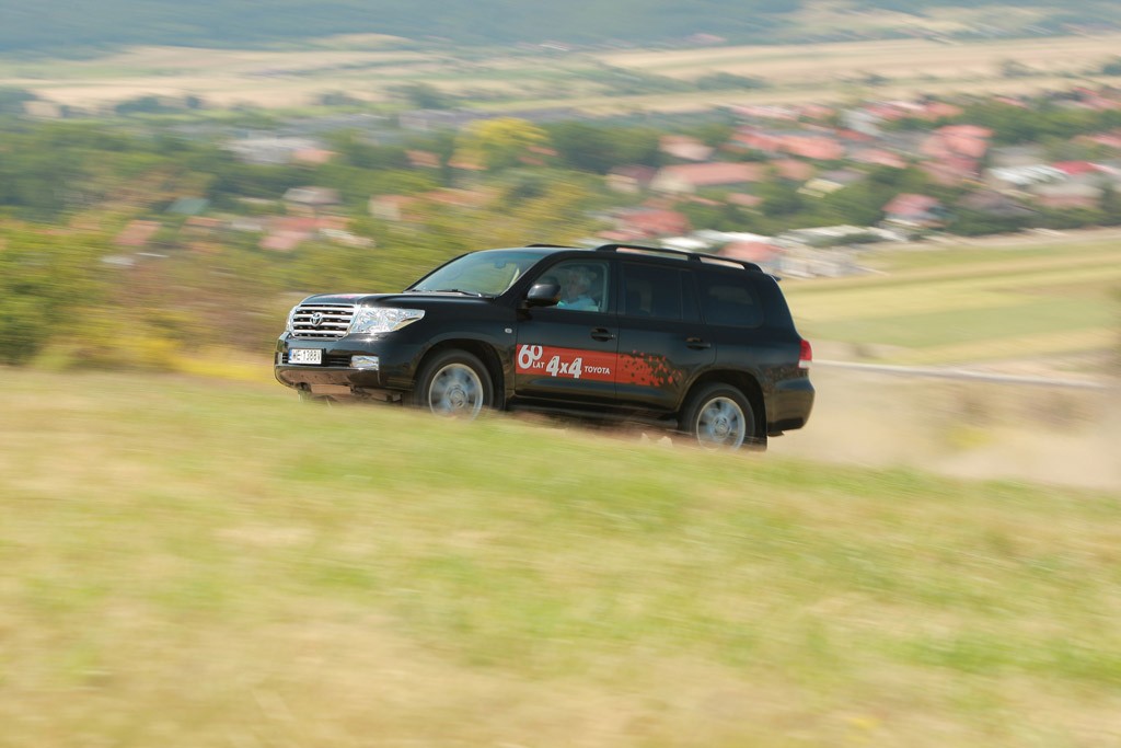 Toyota Land Cruiser: jej wysokość V8