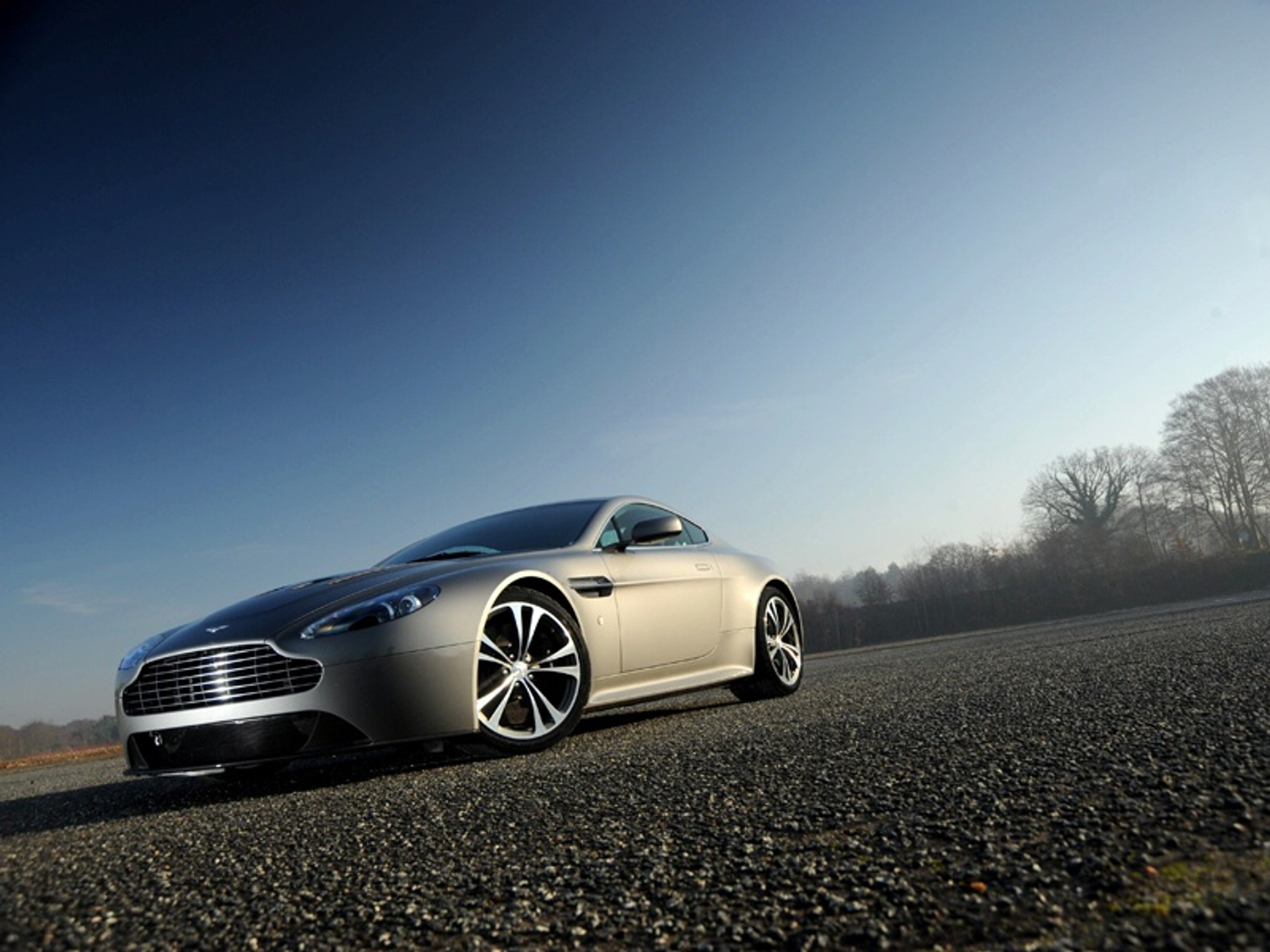 Genewa 2009: Aston Martin V12 Vantage – większy silnik dla małego Astona