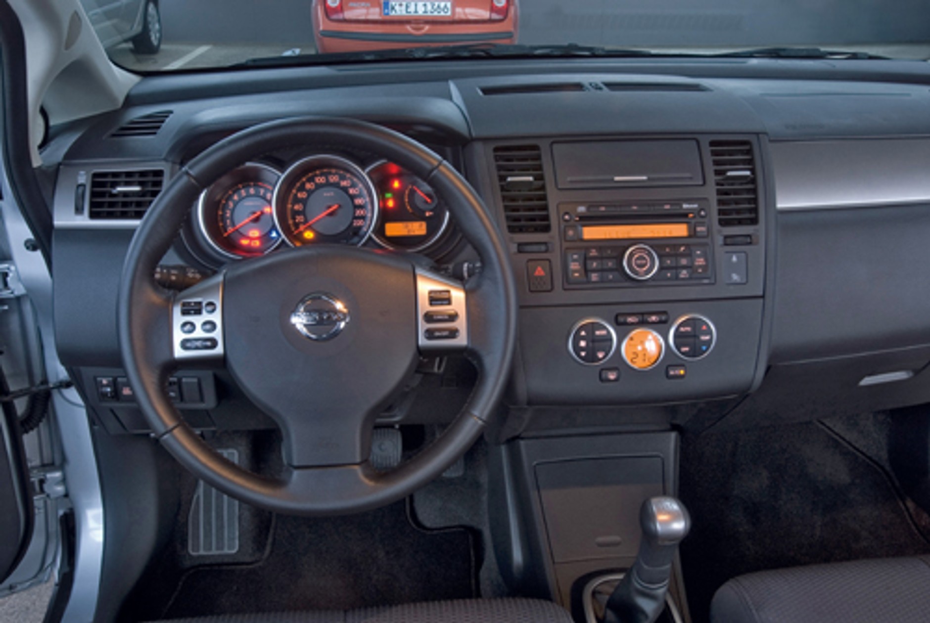 Nissan Tiida - Obywatel świata