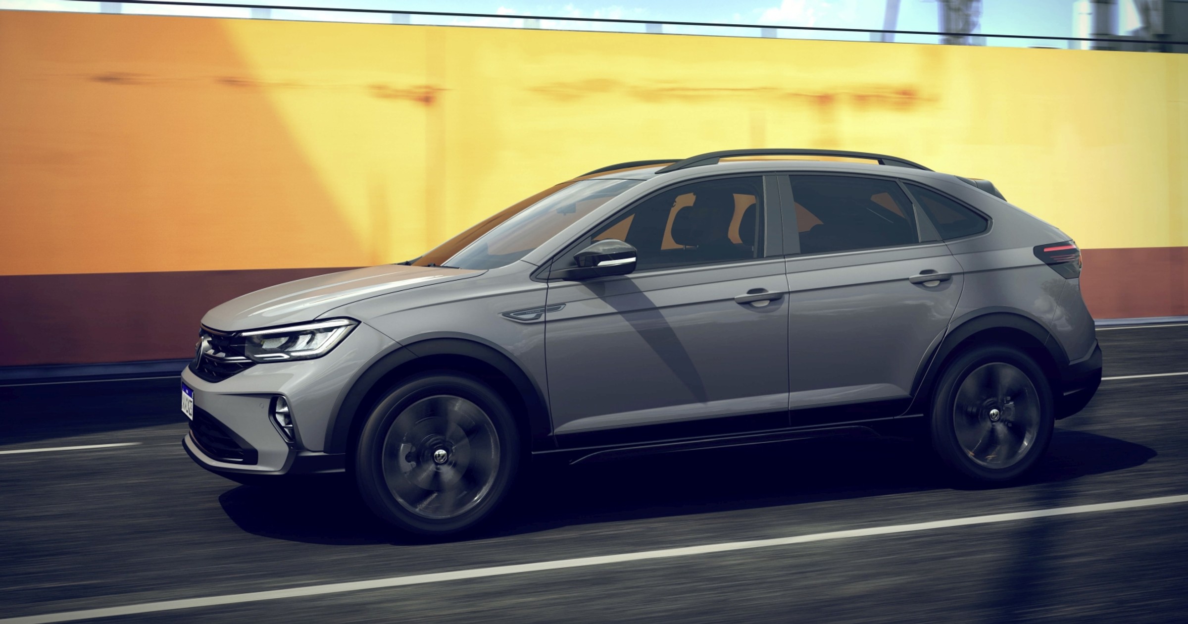 Volkswagen Nivus - niewielki crossover na płycie podłogowej MQB A0. Krewniacy to m.in. Audi A1, Seat Arona, Skoda Scala czy Volkswagen T-Cross. 