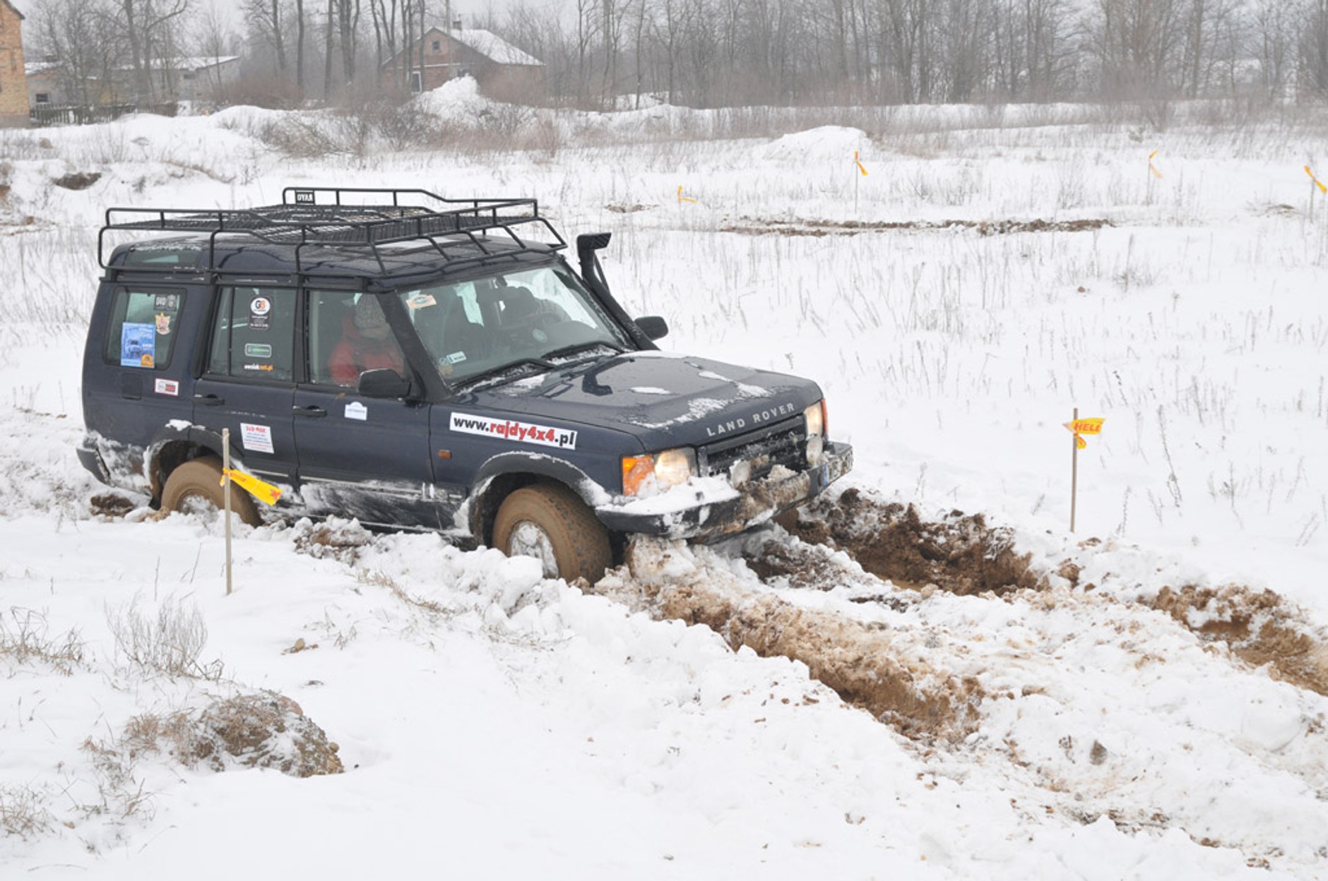 Terenowa integracja „dla choinki” pod znakiem śniegu i mrozu