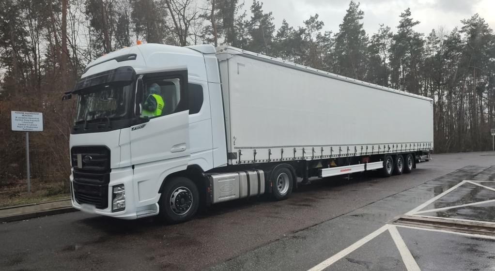 Rosyjski TIR za długi o 2,7 m