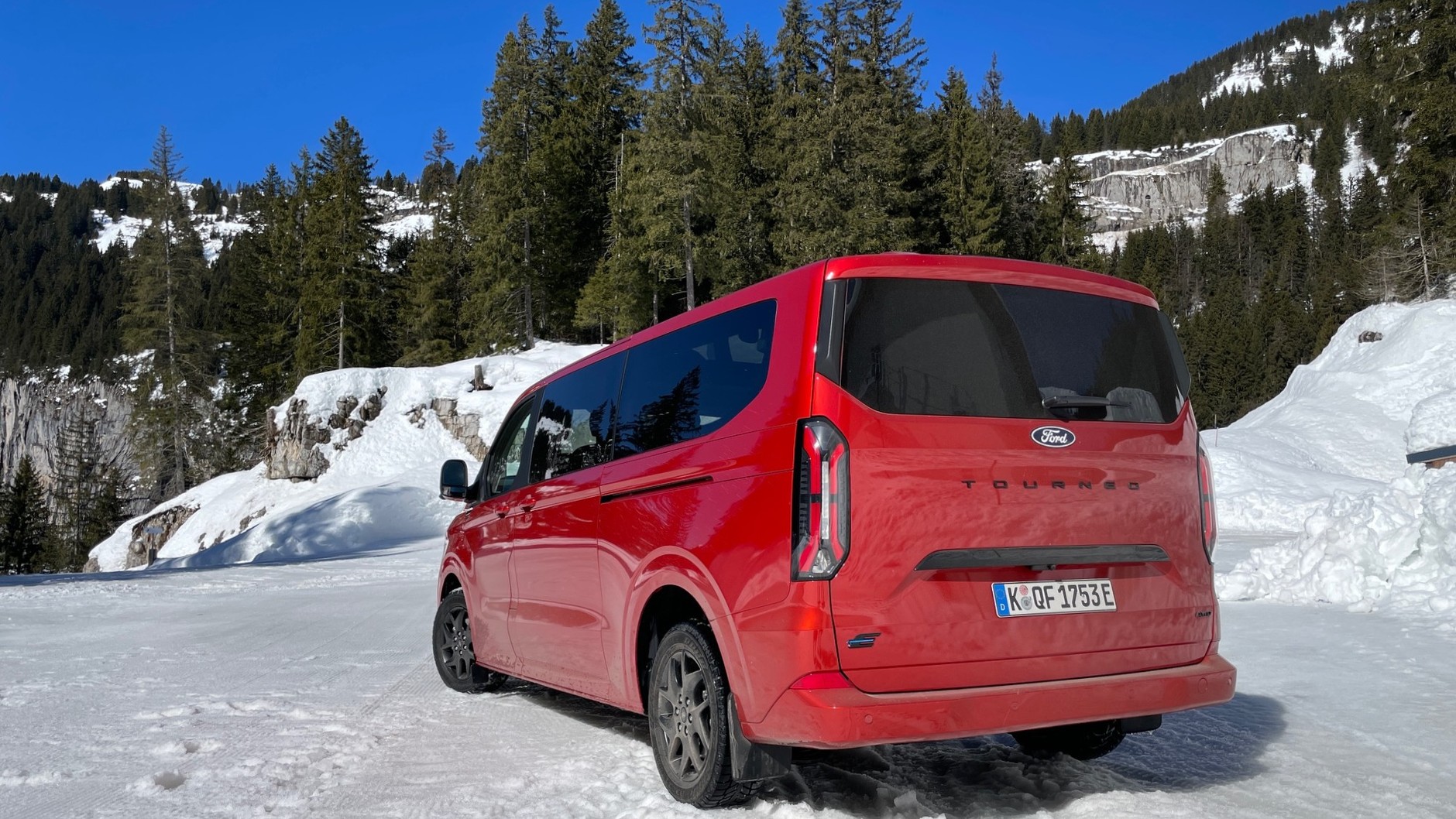 Ford E-Tourneo Custom AWD