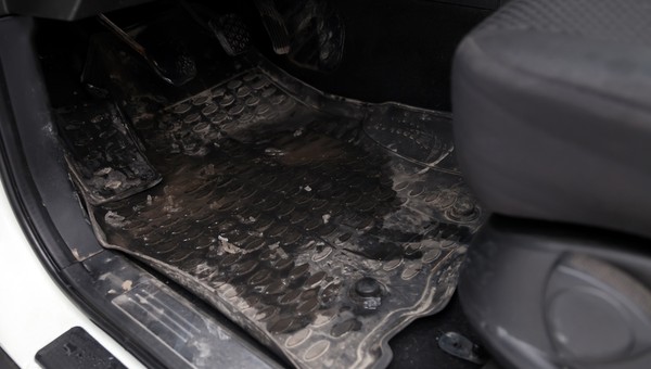 Kierowcy zapominają o zmianie tych elementów przed zimą. Potem mają problemy