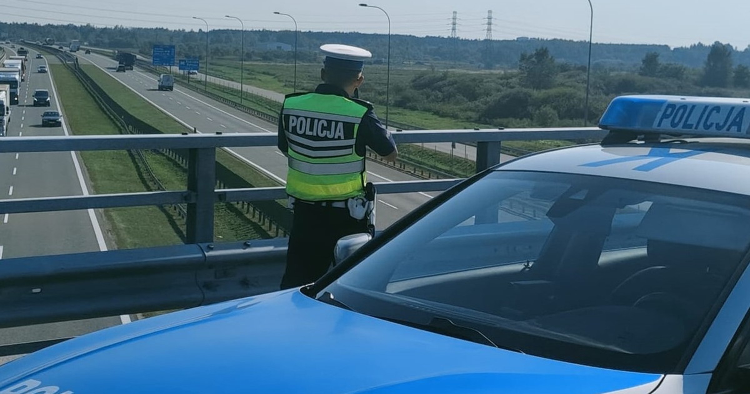 Policjanci zatrzymali się na wiadukcie nad autostradą A4. Chwilę później 10 kierowców dostało mandat