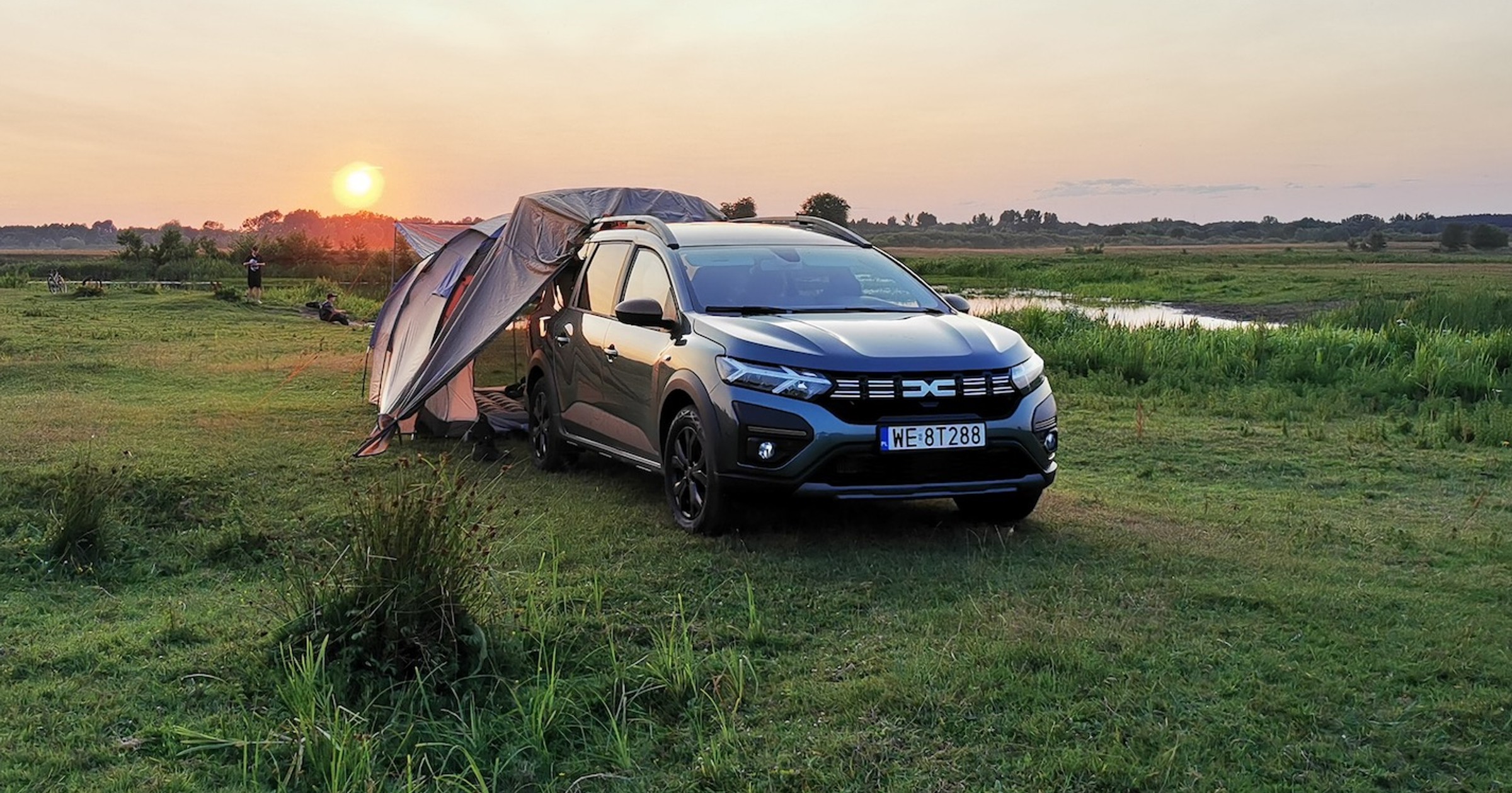 Do Dacii Jogger producent opracował zewnętrzny namiot, a dodatkowo wkład sypialny do środka