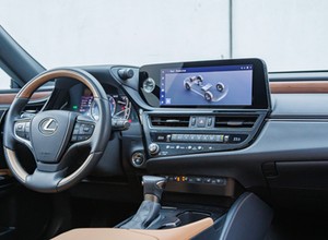 Lexus sypnął rabatami. I to solidnymi. Największy SUV tańszy o 80 tys. zł
