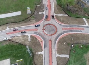 Amerykańscy kierowcy nie poradzili sobie z jazdą po rondzie. To trzeba zobaczyć