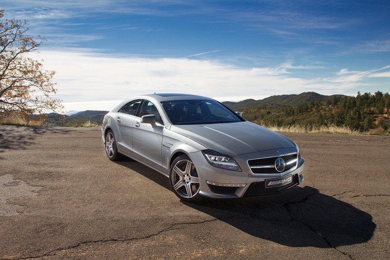 Mercedes CLS63 AMG ma rozdwojoną jaźń i świetnie wychodzi na zdjęciach