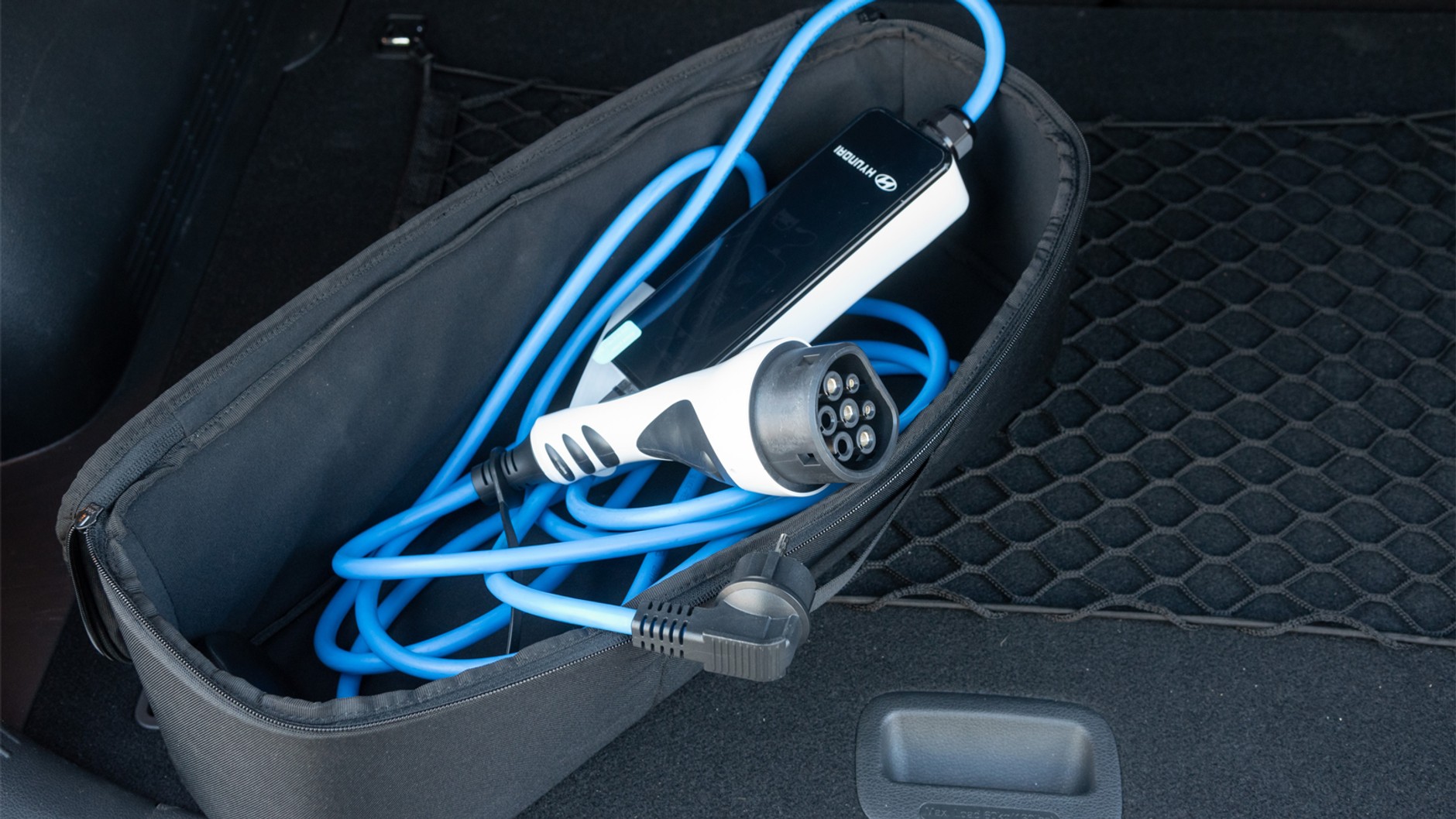 Samochody elektryczne – kable do ładowania