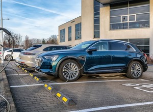 Nowe auta służbowe będą musiały być elektryczne. Zapomnij o dieslach