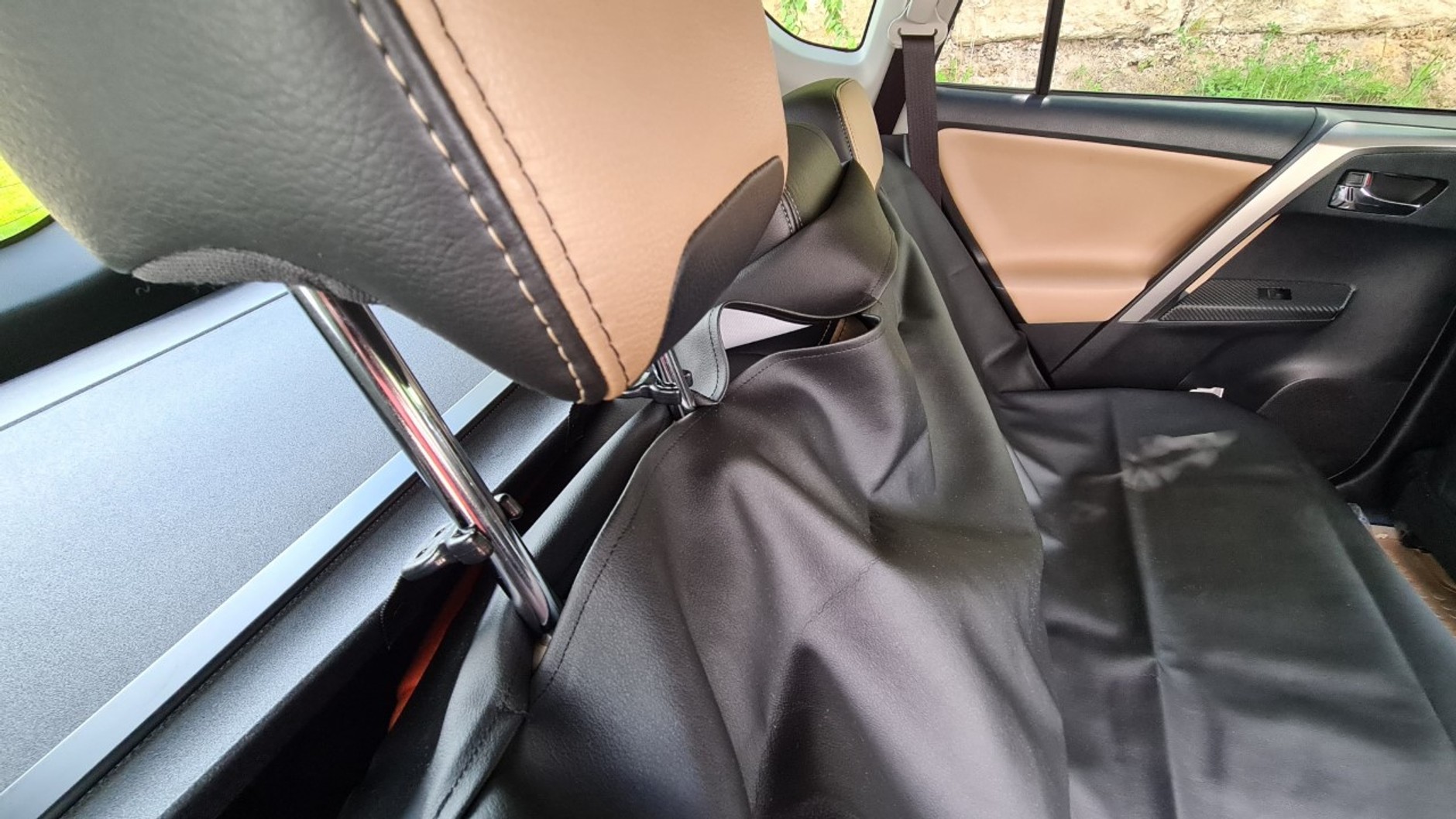 Pokrowiec na kanapę w samochodzie