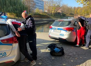 Nieudana zemsta nastolatków na radiowozie. Zrobili to pod komendą
