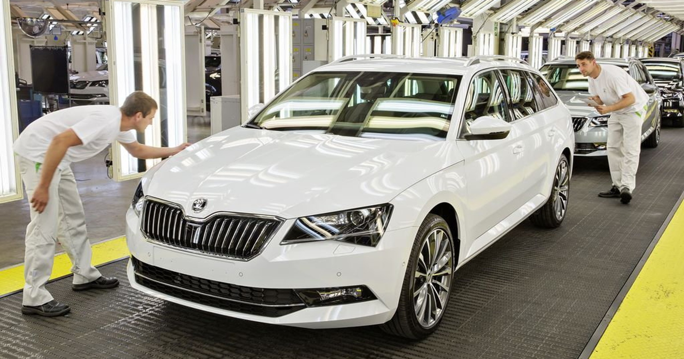 Nowa Skoda Superb Combi już w produkcji