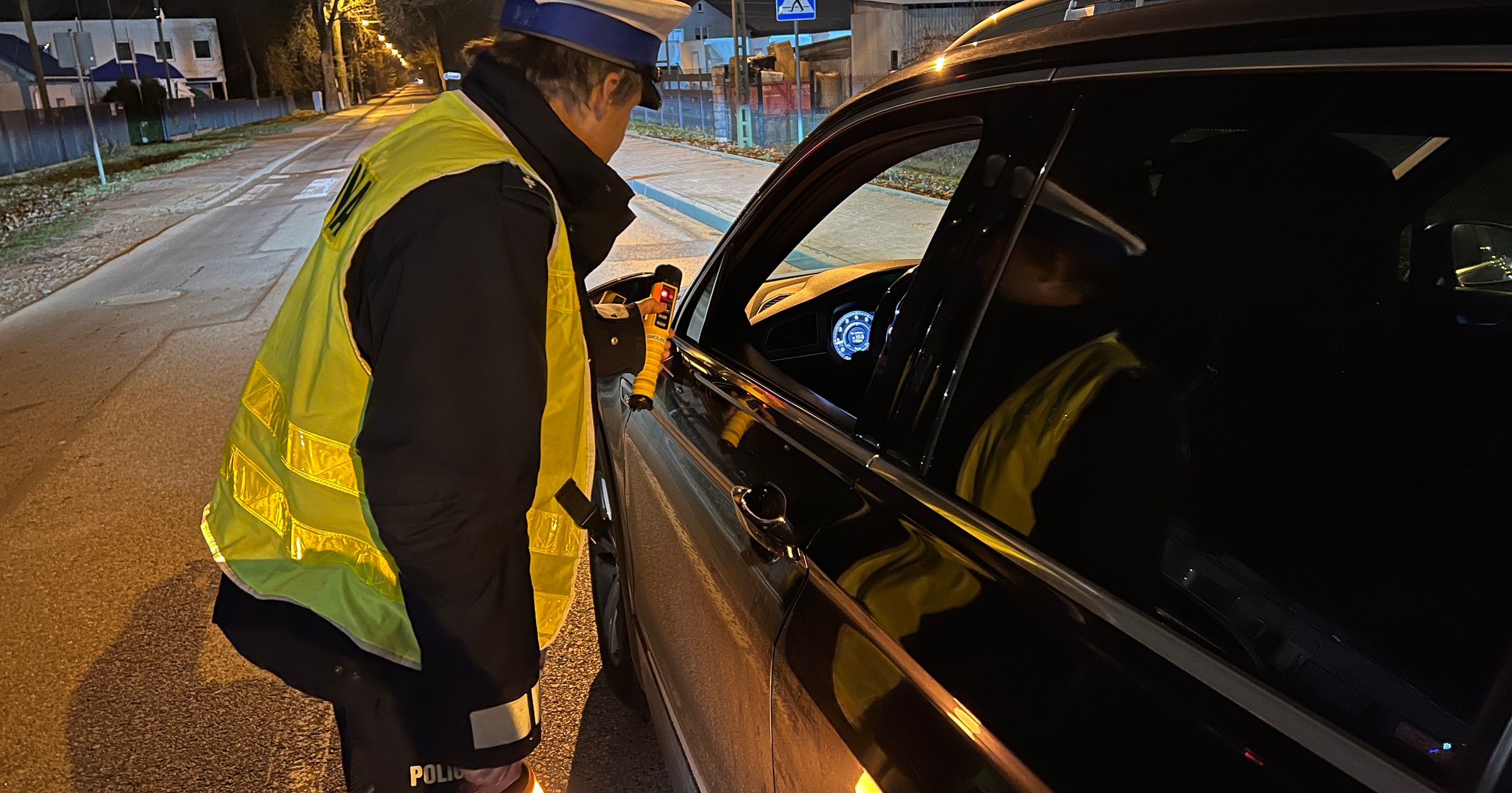 W okresie Wszystkich Świętych na drogach pojawią się dodatkowe patrole policji, które będą m.in. nietrzeźwych kierowców oraz tych, którzy łamią przepisy