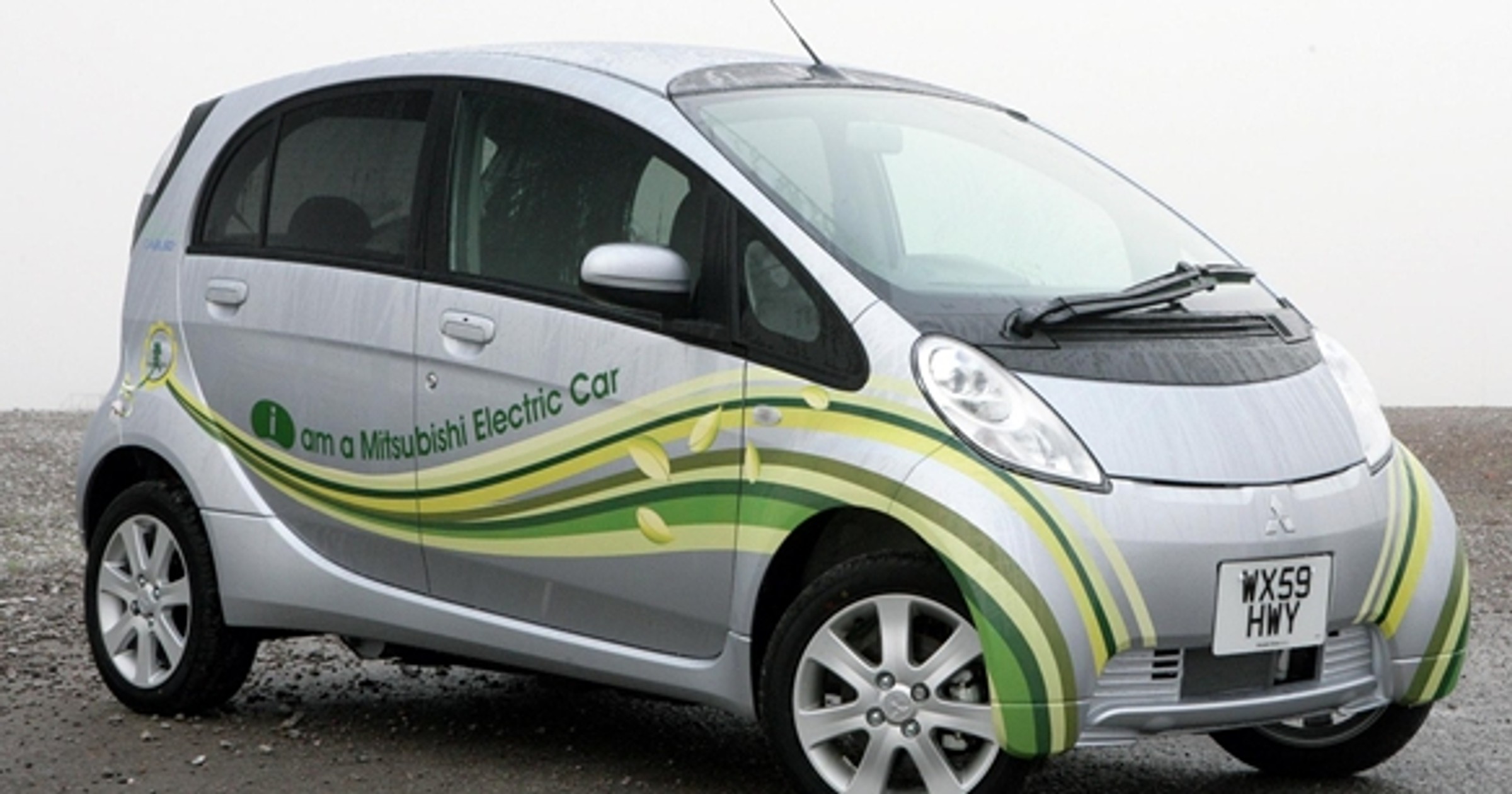 Jak Schwarzenegger zmieścił się w Mitsubishi i-MIEV? 