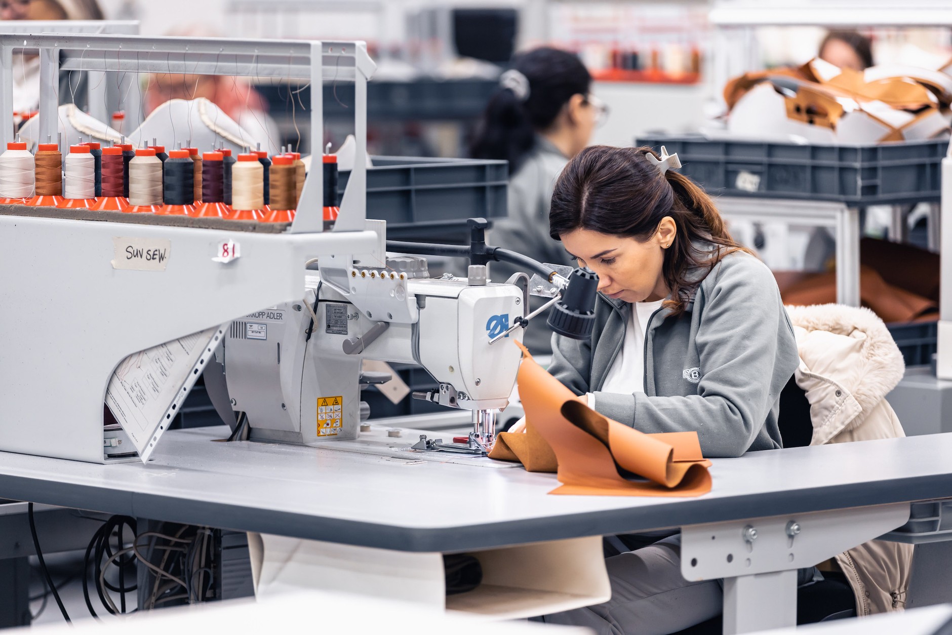 Fabryka Bentleya w Crewe – obróbka skóry, produkcja tapicerki